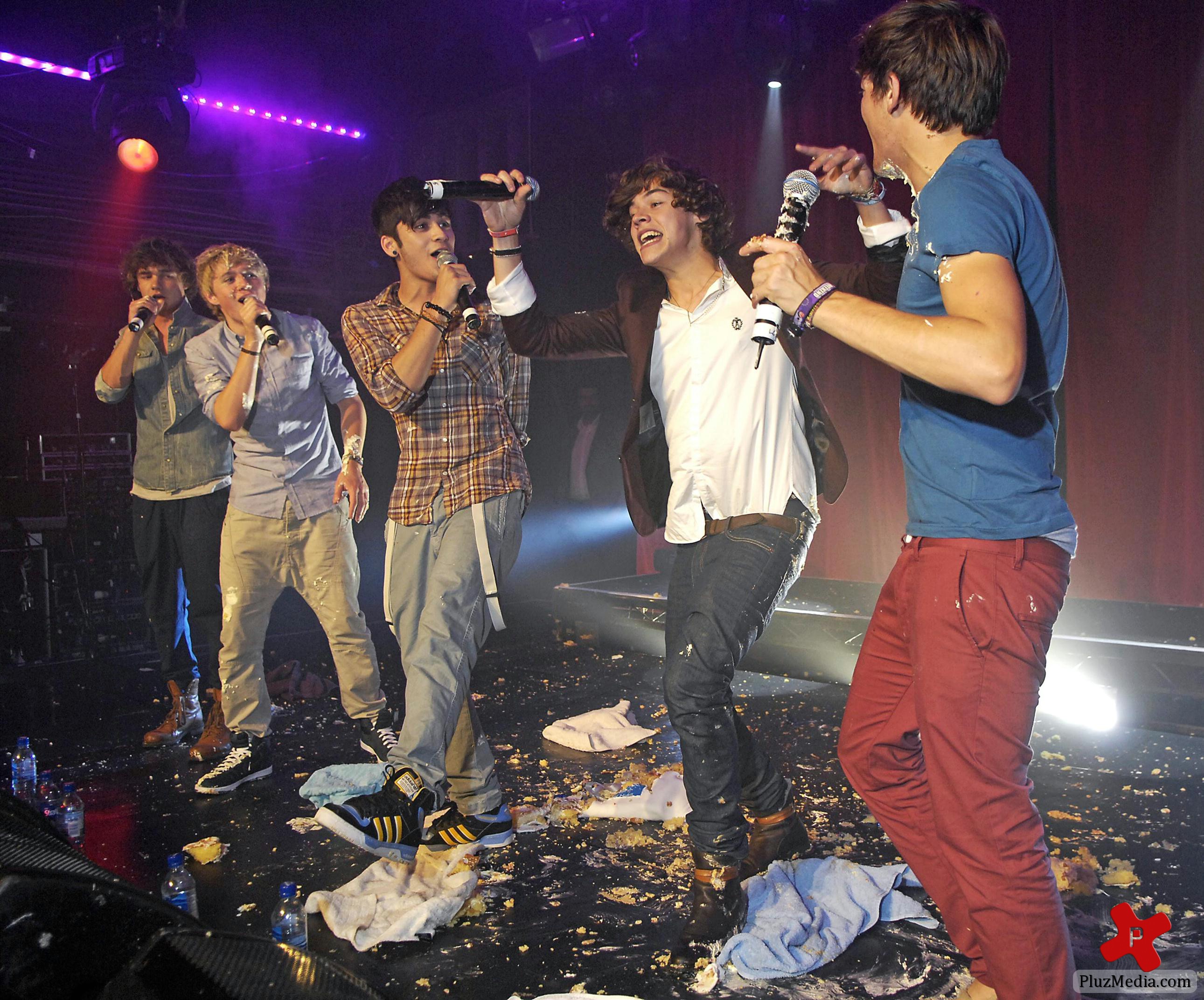 One Direction perform live at G-A-Y nightclub photos | Picture 80740